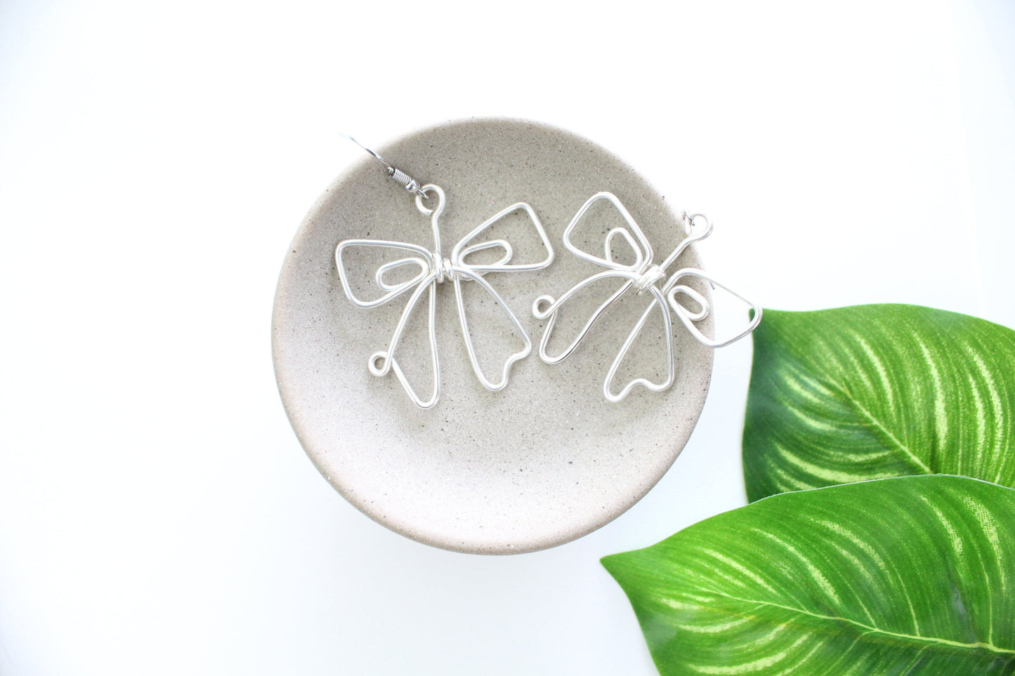 wire earrings | bow