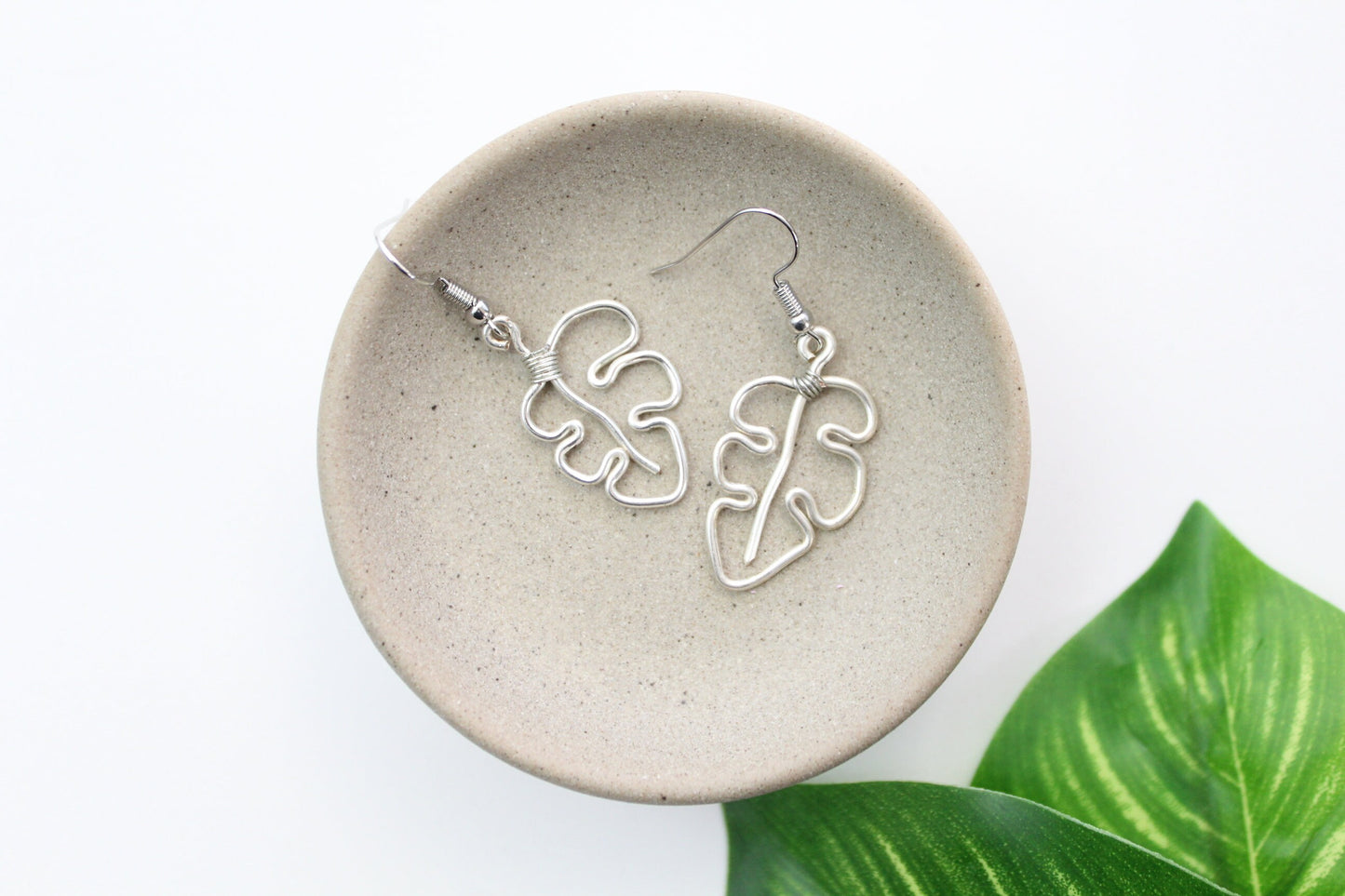 wire earrings | leaf
